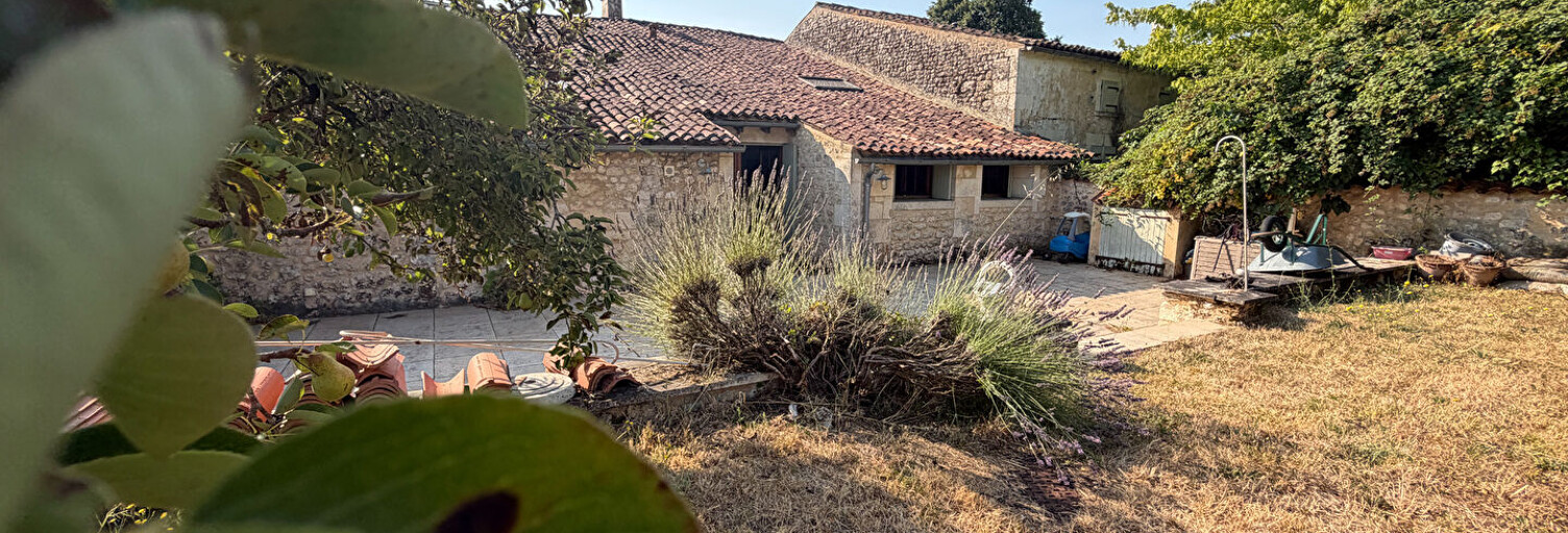 Maison 8 Pièces 279 m² à vendre à Mazerolles (17800)
