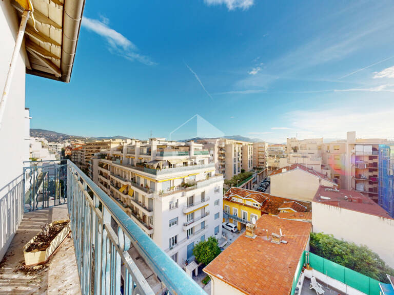 NICE - PARC IMPÉRIAL : 2 PIÈCES D'ANGLE AVEC BALCON AU CALME — photo 1