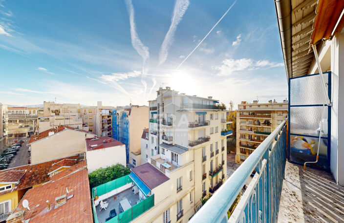 NICE - PARC IMPÉRIAL : 2 PIÈCES D'ANGLE AVEC BALCON AU CALME — photo 2