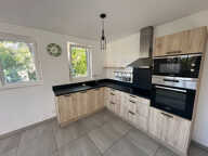 Vente Venelles centre LC Gestion vous propose  en exclusivité un appartement de type 2 de 63m² avec jardinet et abri. — photo 2