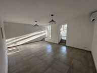 Vente Venelles centre LC Gestion vous propose  en exclusivité un appartement de type 2 de 63m² avec jardinet et abri. — photo 3