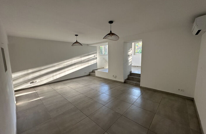 Vente Venelles centre LC Gestion vous propose  en exclusivité un appartement de type 2 de 63m² avec jardinet et abri. — photo 3