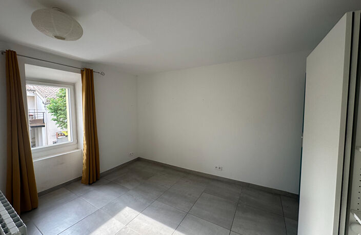 Vente Venelles centre LC Gestion vous propose  en exclusivité un appartement de type 2 de 63m² avec jardinet et abri. — photo 5