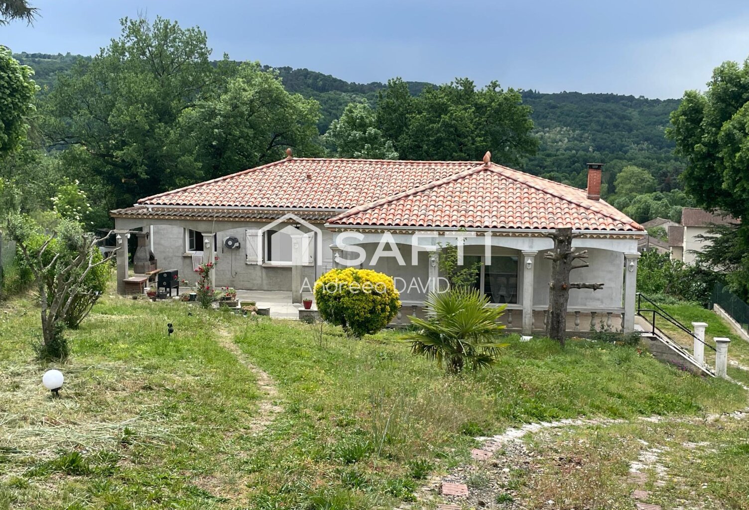 Belle maison située sur les hauteurs prisées de Roquecourbe avec une vue dégagée sur le village. — photo 1