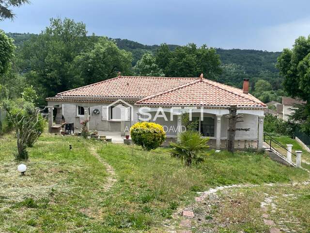 Belle maison située sur les hauteurs prisées de Roquecourbe avec une vue dégagée sur le village. — photo du bien