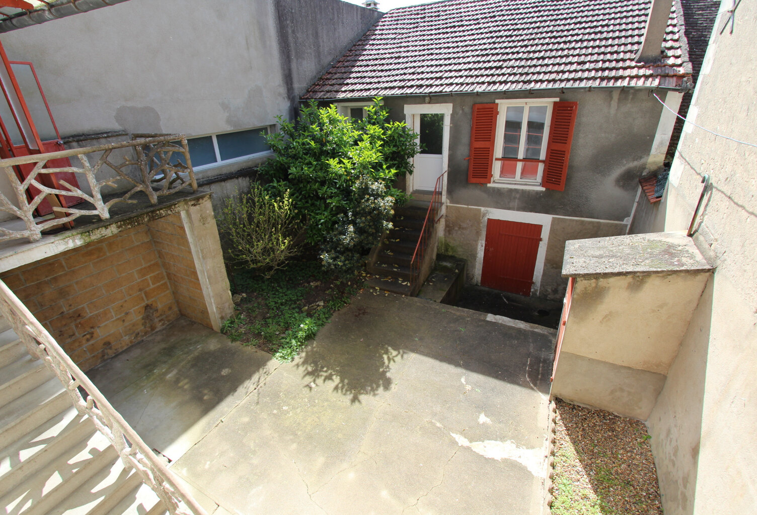 Idéal sans entretien, maison centre-ville avec cour et deux — photo 1