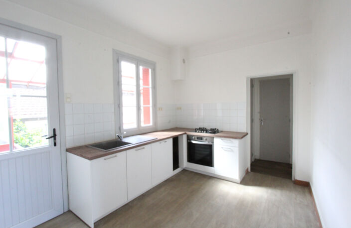 Idéal sans entretien, maison centre-ville avec cour et deux — photo 2