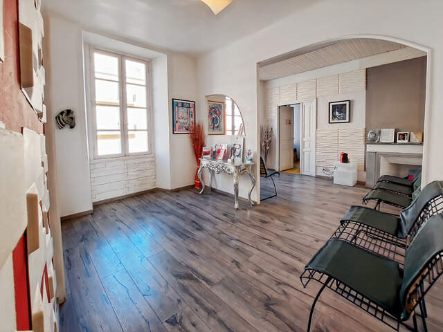 AJACCIO CENTRE-VILLE ? LOCAL PROFESSIONNEL / APPARTEMENT 103 m² ? ASCENSEUR — photo du bien
