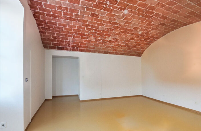 AJACCIO CENTRE-VILLE ? LOCAL PROFESSIONNEL / APPARTEMENT 103 m² ? ASCENSEUR — photo 2