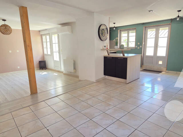 Maison de ville + extérieur au centre de CHAUSSIN — photo du bien