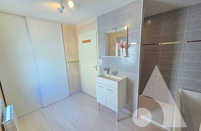 Maison de ville + extérieur au centre de CHAUSSIN — photo 4