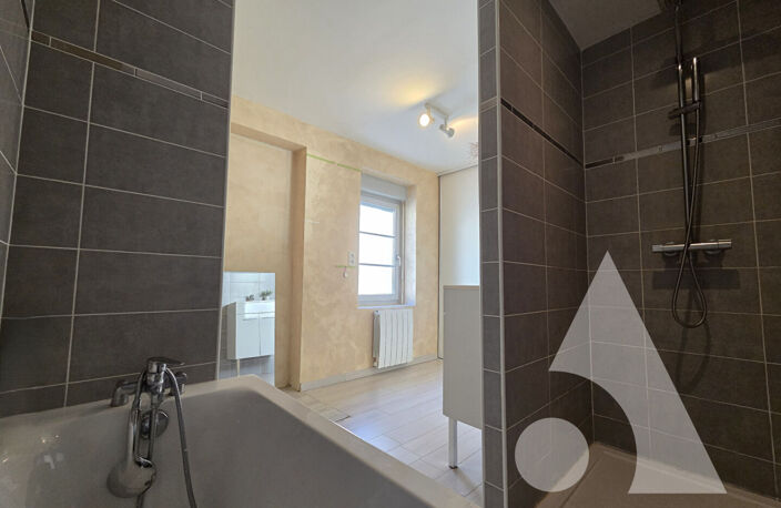Maison de ville + extérieur au centre de CHAUSSIN — photo 5
