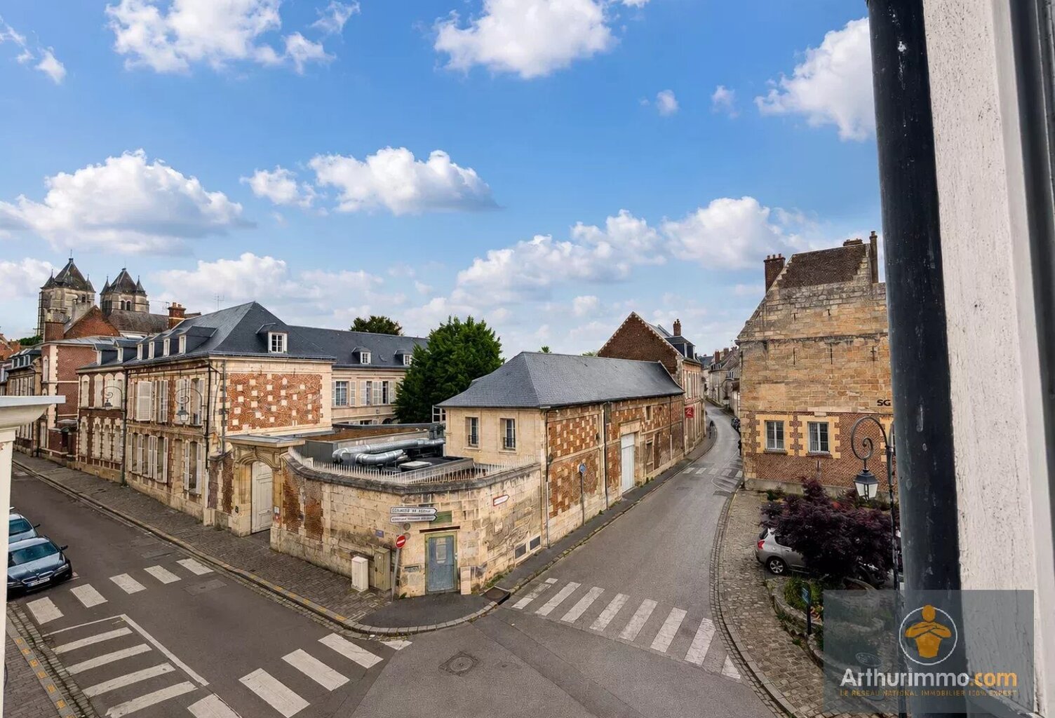 Immeuble de rapport centre-ville Noyon – 4 logements + garages – Rentabilité 9,39 % — photo 1