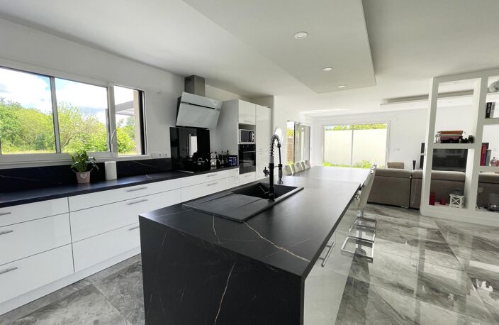 BOUGUENAIS LES COUËTS  MAISON CONTEMPORAINE D'EXCEPTION  185 m²  4 CHAMBRES  TERRAIN 2 400 m² — photo 3