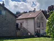 Ensemble immobilier avec immeuble de rapport terrain et maison à rénover — photo 2