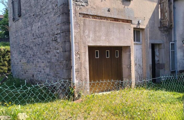 Ensemble immobilier avec immeuble de rapport terrain et maison à rénover — photo 4