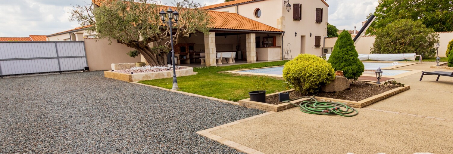 Maison 4 Pièces 192 m² à vendre à Saint-Jean-de-Liversay (17170)