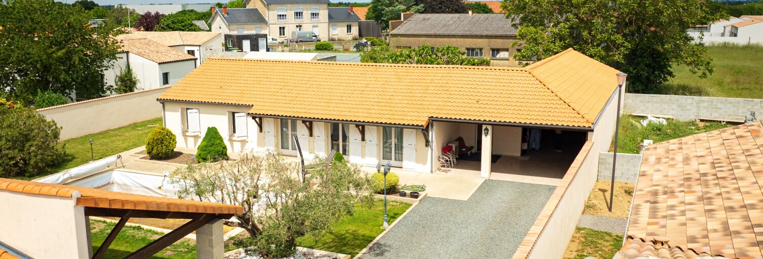 Maison 4 Pièces 192 m² à vendre à Saint-Jean-de-Liversay (17170)