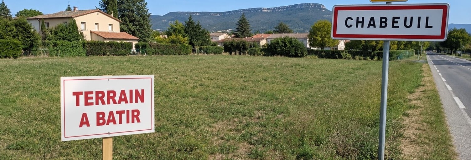 Terrain  704 m² à vendre à Chabeuil (26120)