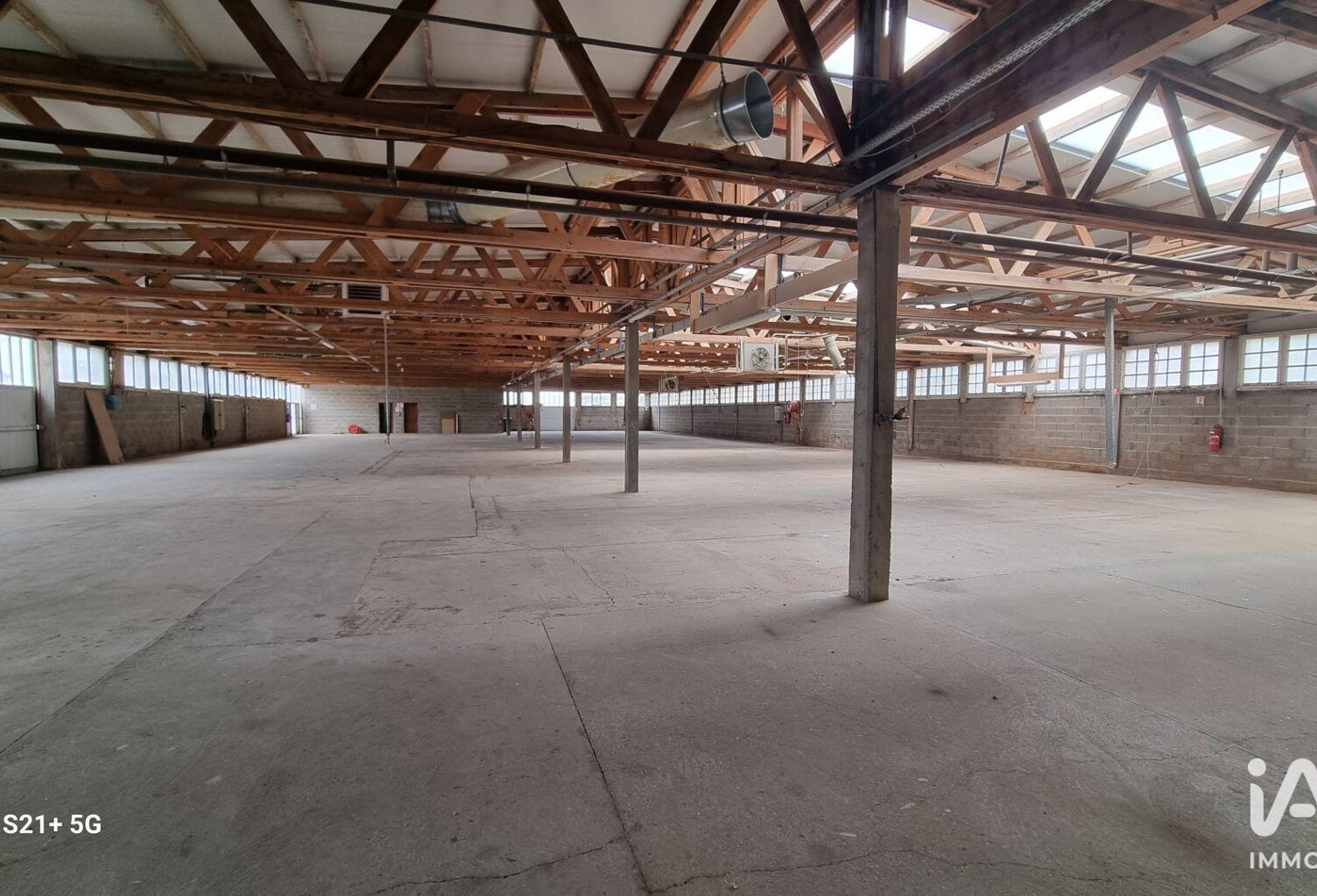 Location Local d'activités 350 m&sup2; — photo 1