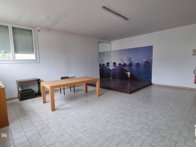Location Local d'activités 1 400 m&sup2; — photo 1