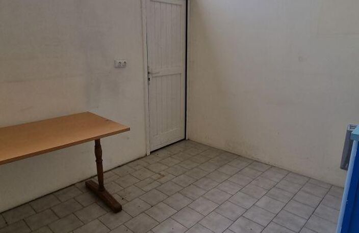 Location Local d'activités 1 400 m&sup2; — photo 3