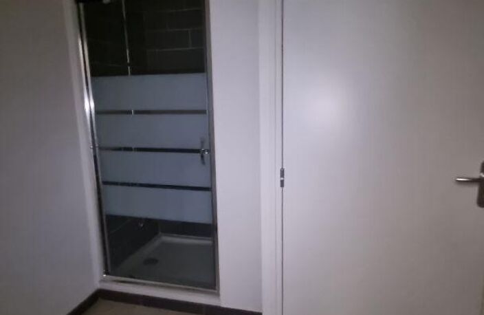 Location Local d'activités 1 400 m&sup2; — photo 4