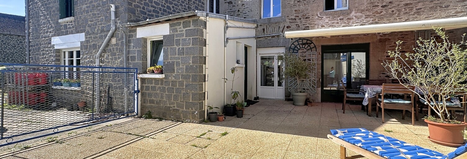Immeuble  211 m² à vendre à Plesder (35720)