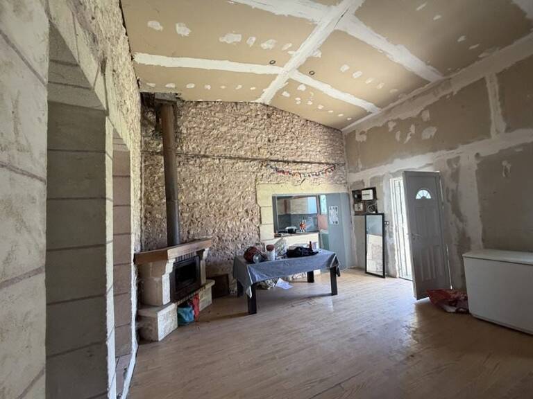Maison en pierre de 4 pièces principales — photo 1