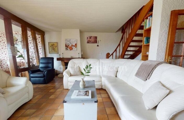 BERTRANGE - MAISON DE 155 M² AVEC 4 CHAMBRES, GARAGE ET JARDIN ! FORT POTENTIEL ! — photo 4
