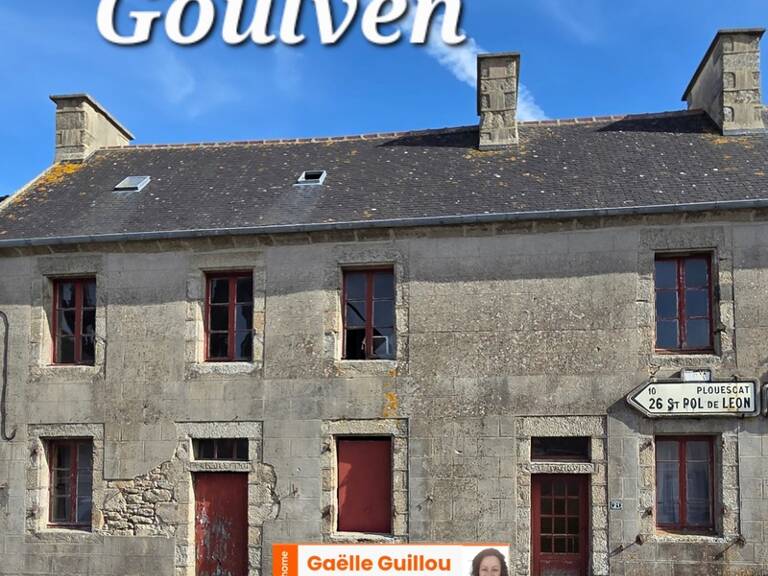 GOULVEN : bâtisse de charme à rénover de 100m² pour 6 pièces + jardin — photo 1