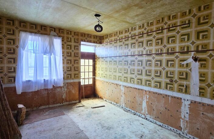GOULVEN : bâtisse de charme à rénover de 100m² pour 6 pièces + jardin — photo 3