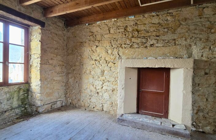 GOULVEN : bâtisse de charme à rénover de 100m² pour 6 pièces + jardin — photo 5