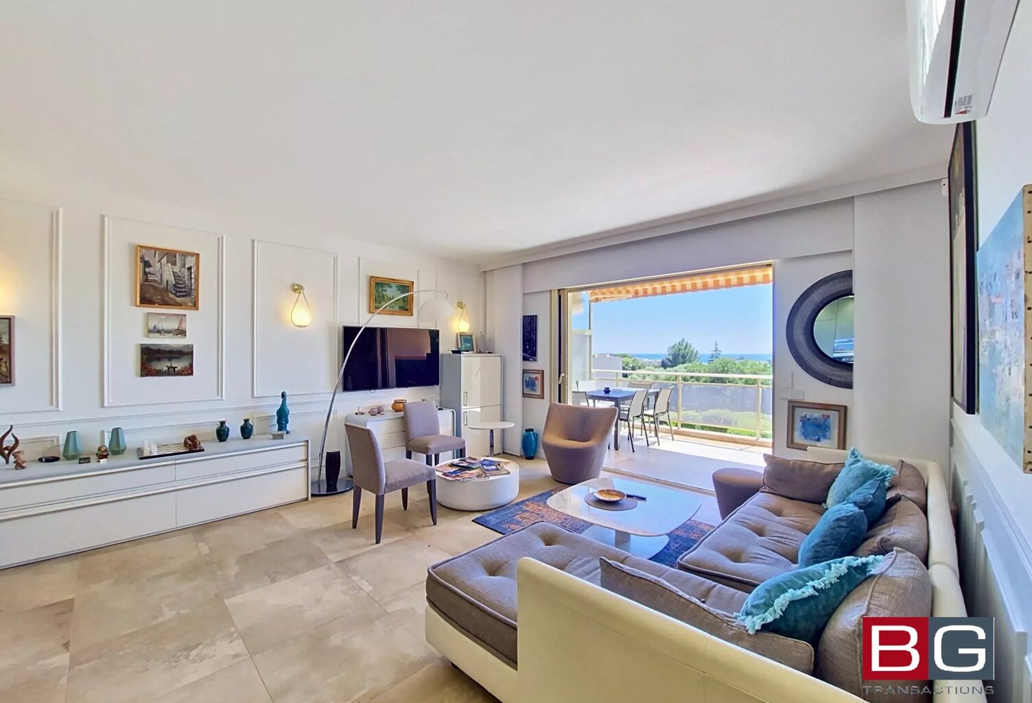 Superbe appartement lumineux avec vue mer à Antibes — photo 1