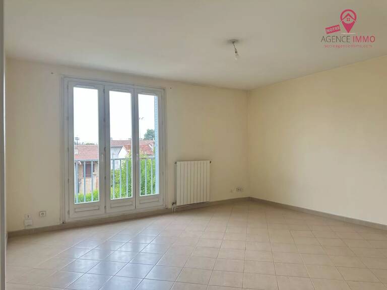 T2 Place générale André/Paul Santy — photo 1