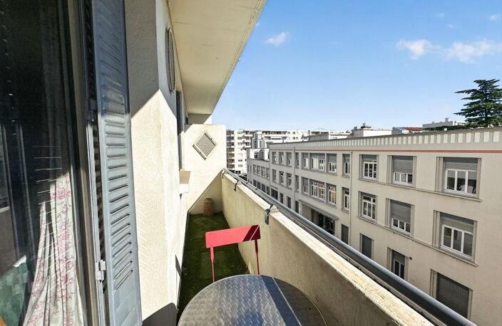 T3 à Monplaisir avec balcon & garage — photo 2