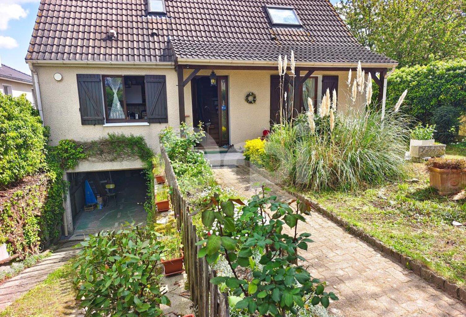 Maison 7 pièces avec s/sol total et terrain À Vendre — photo 1