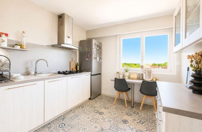 Appartement T3 lumineux de 73 m² – Dernier étage avec terrasse et ascenseur – Quartier Saint-Pierre à Dax — photo 2