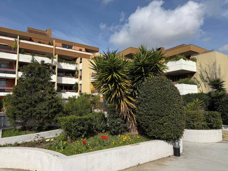 Appartement T2 Ste Anne Marseille 13008 — photo 1