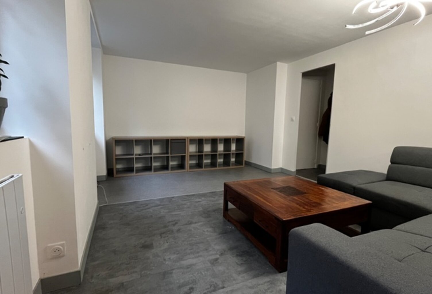 Coup de cœur centre Modane  T3 rénové, balcon, grenier, cour privée — photo 1