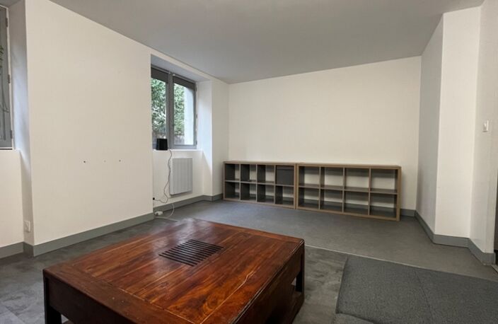 Coup de cœur centre Modane  T3 rénové, balcon, grenier, cour privée — photo 2