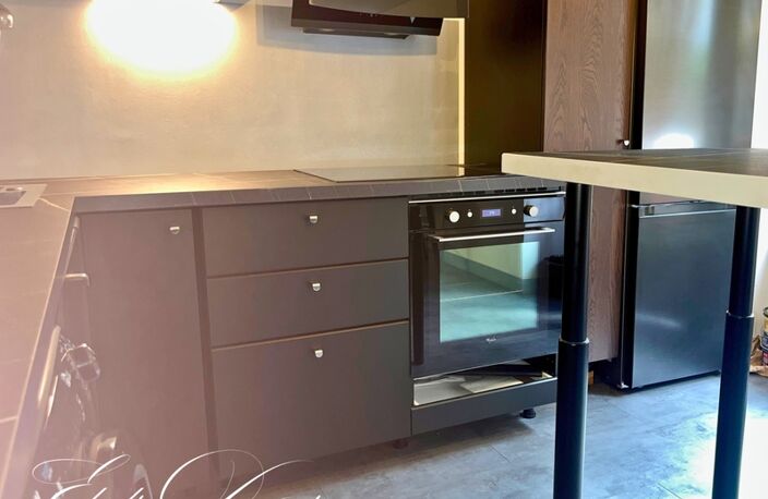 Coup de cœur centre Modane  T3 rénové, balcon, grenier, cour privée — photo 4