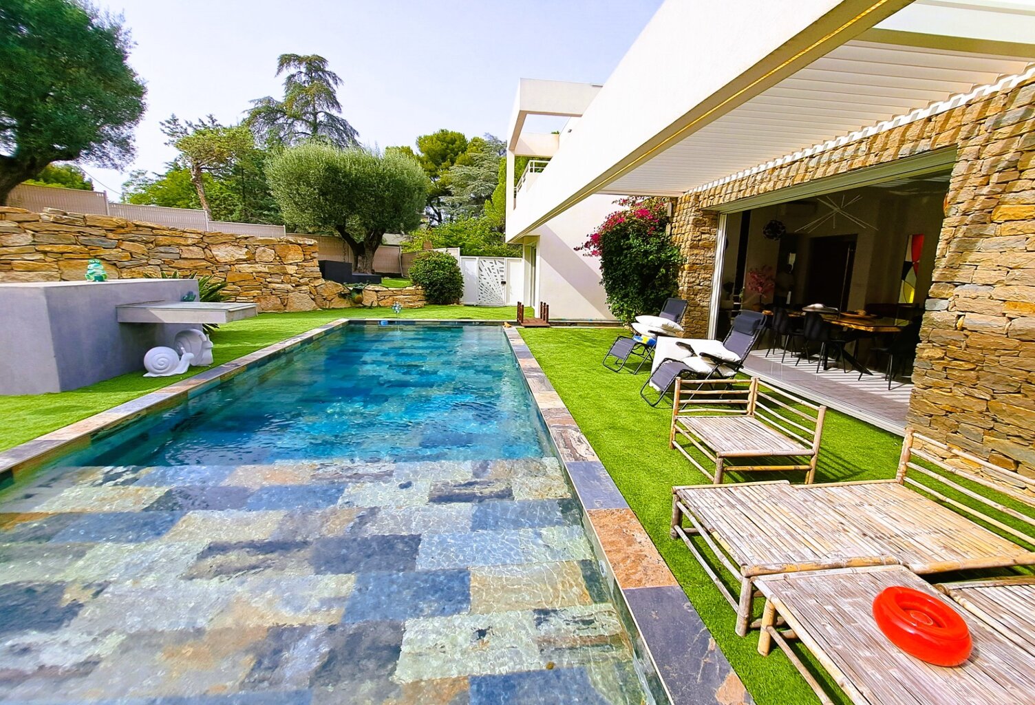 LA CIOTAT- Bord de mer, Merveilleuse Villa d'Architecte( construite en 2021) 285 m² de surface au sol/1000m²avec piscine — photo 1