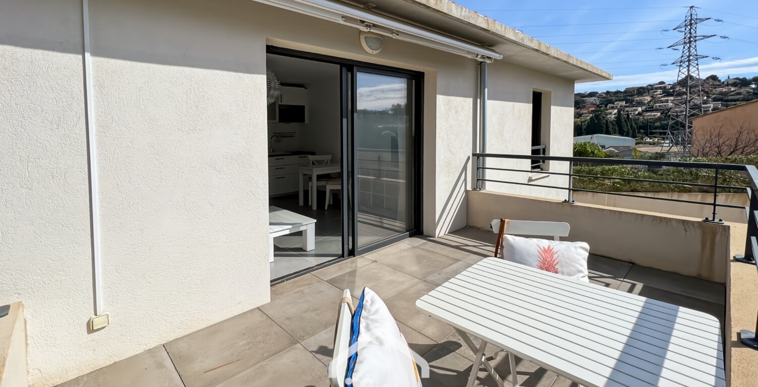 Appartement à vendre 1 pièces BORMES LES MIMOSAS (83), résidence standing, Terrasse sud + PARKING COUVERT + CAVE — photo 1