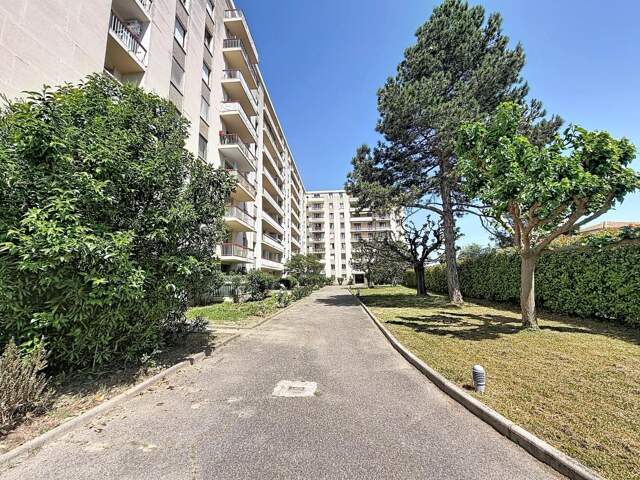 Appartement À Vendre Avignon Extra-Muros, 70 m², 2 chambres, Balcon, Parking — photo du bien