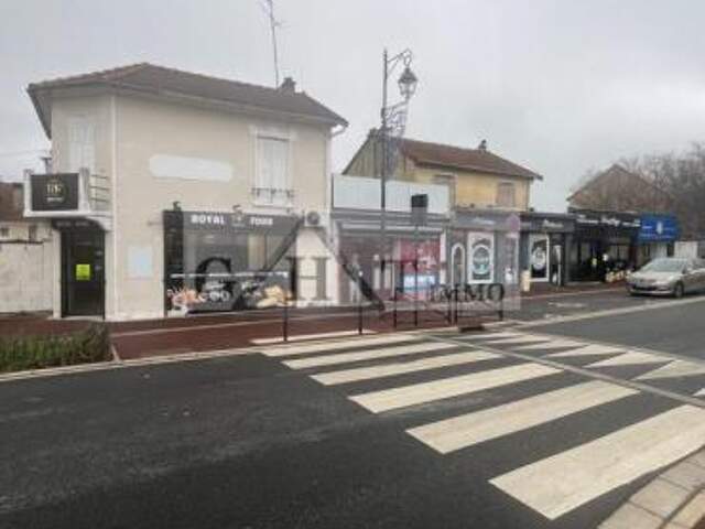 SPECIAL INVEST 4 boutiques pour 541 m² à vendre à CHELLES — photo du bien