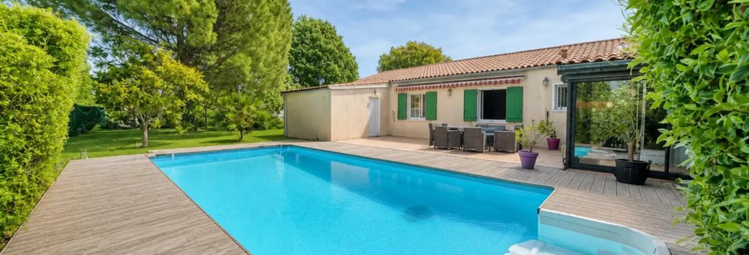 Maison 9 Pièces 190 m² à vendre à Yves (17340)