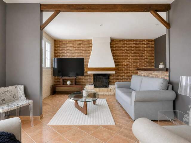 Maison spacieuse à Yves avec piscine — photo du bien