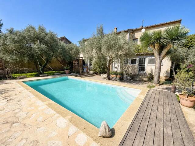 Grande maison 9 pièces avec piscine à Montfaucon — photo du bien