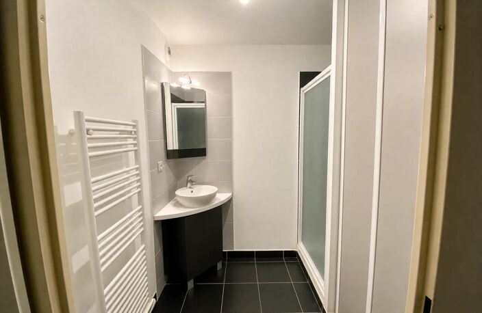 Appartement de 3 pièces de 64 m² situé à Avignon — photo 2